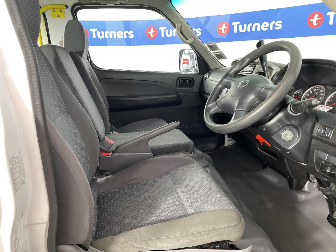 Photo '16' of Nissan Urvan