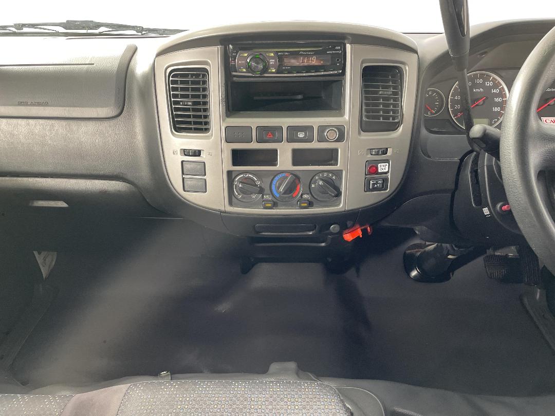 Photo '18' of Nissan Urvan