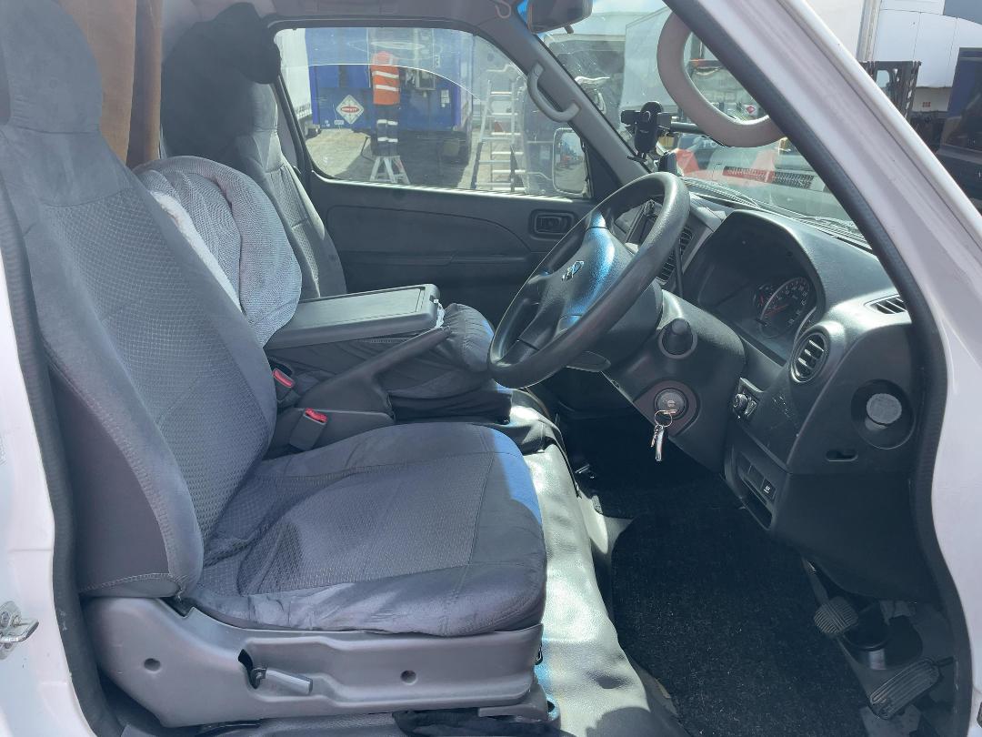 Photo '11' of Nissan Urvan 3.0 DIESEL AUTO Van Photo '11' of Nissan Urvan 3.0 DIESEL AUTO Van