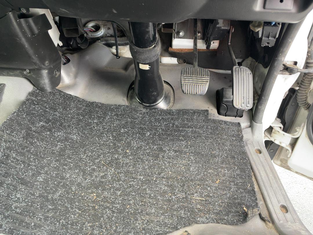 Photo '13' of Nissan Urvan 3.0 DIESEL AUTO Van Photo '13' of Nissan Urvan 3.0 DIESEL AUTO Van