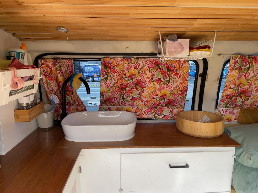 Photo '27' of Nissan Urvan 3.0 DIESEL AUTO Van Photo '27' of Nissan Urvan 3.0 DIESEL AUTO Van