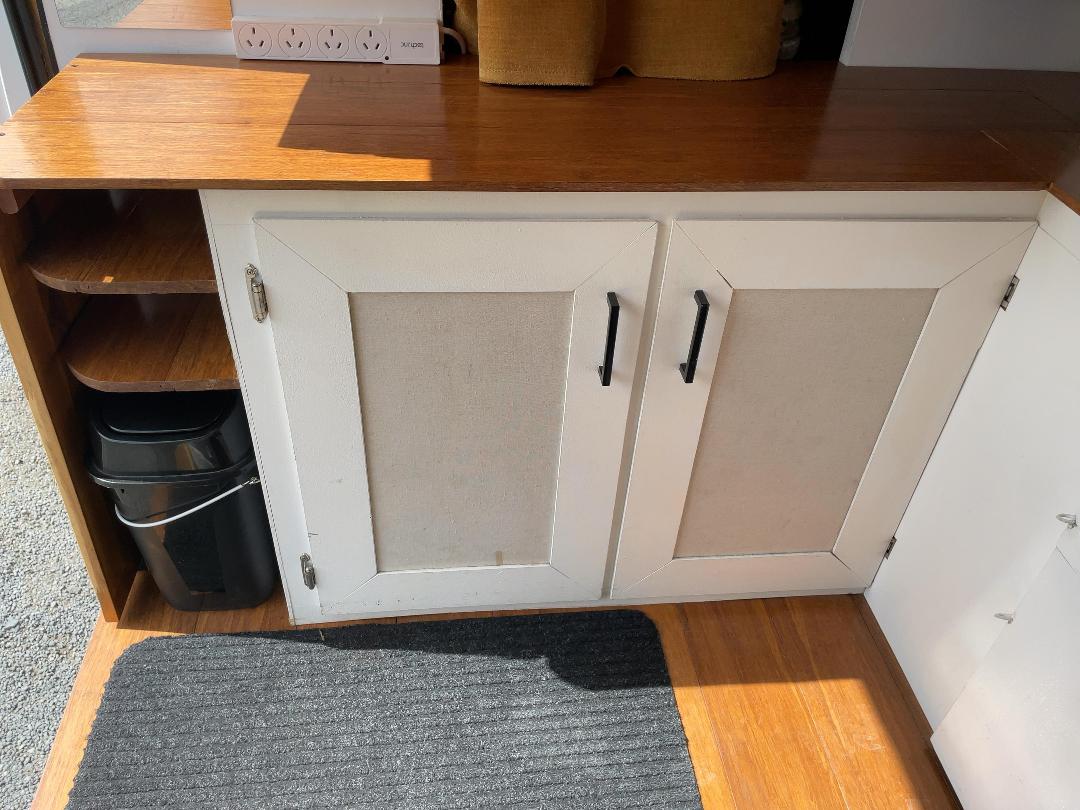 Photo '32' of Nissan Urvan 3.0 DIESEL AUTO Van Photo '32' of Nissan Urvan 3.0 DIESEL AUTO Van