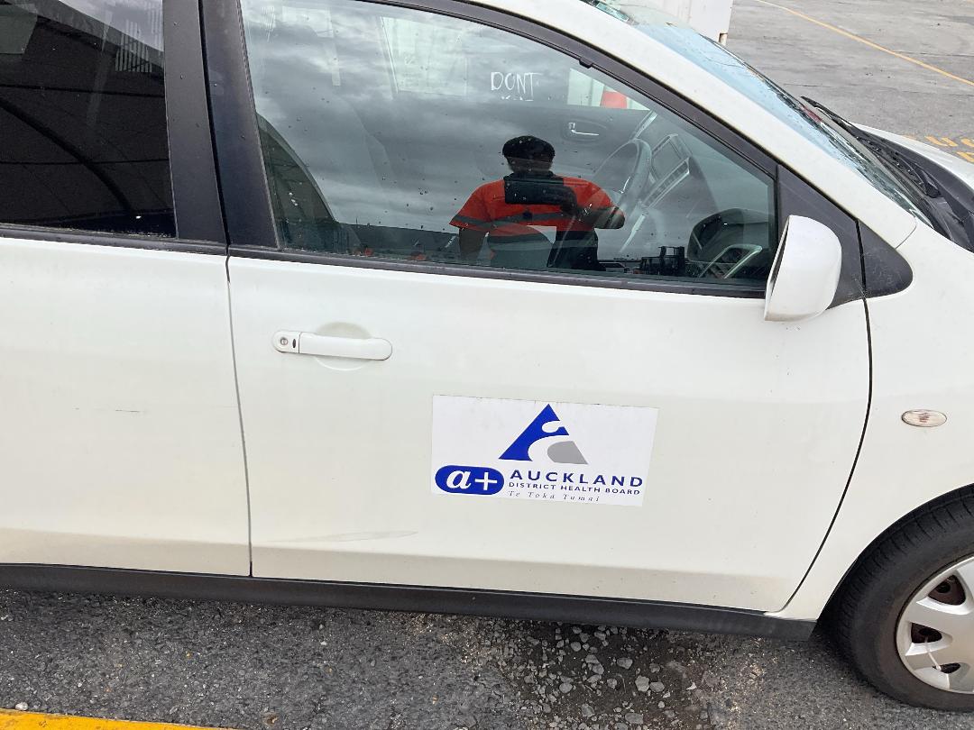 Photo '3' of Nissan Wingroad Photo '3' of Nissan Wingroad