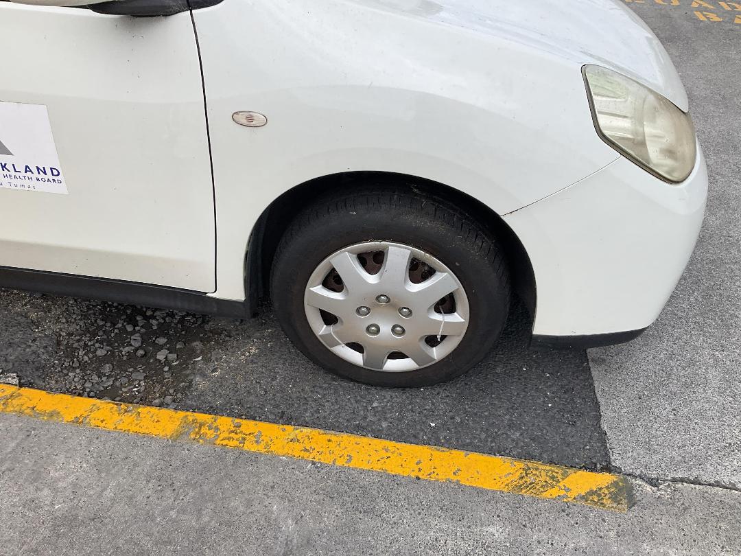 Photo '2' of Nissan Wingroad Photo '2' of Nissan Wingroad