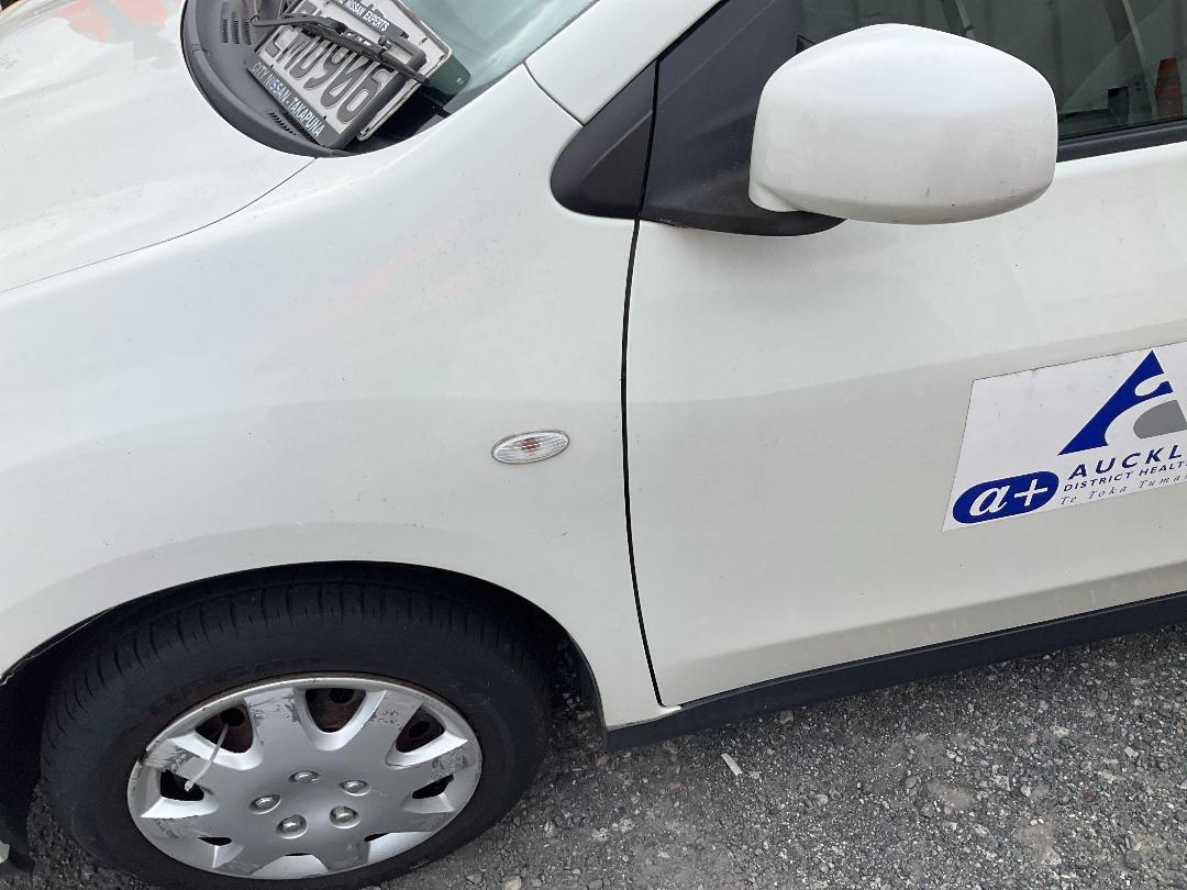 Photo '8' of Nissan Wingroad Photo '8' of Nissan Wingroad