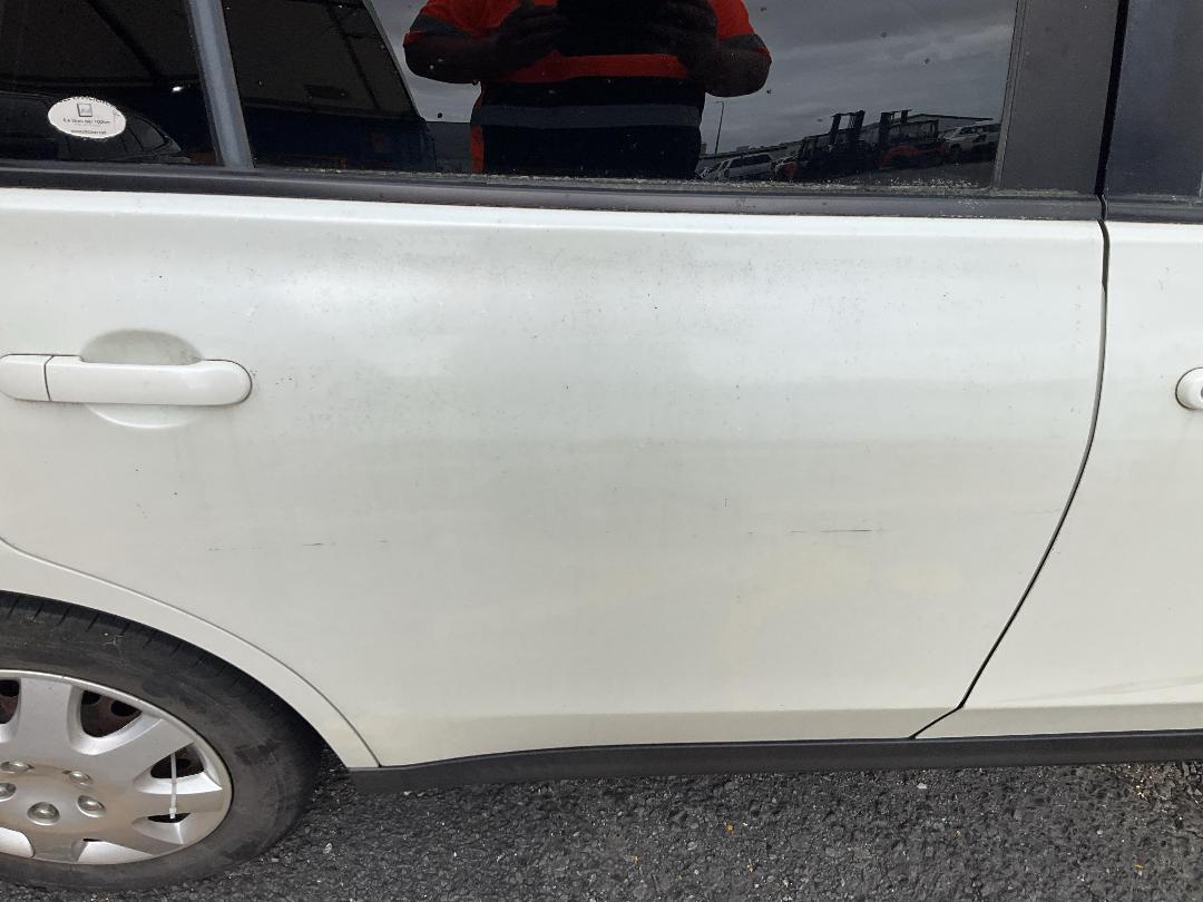 Photo '15' of Nissan Wingroad Photo '15' of Nissan Wingroad