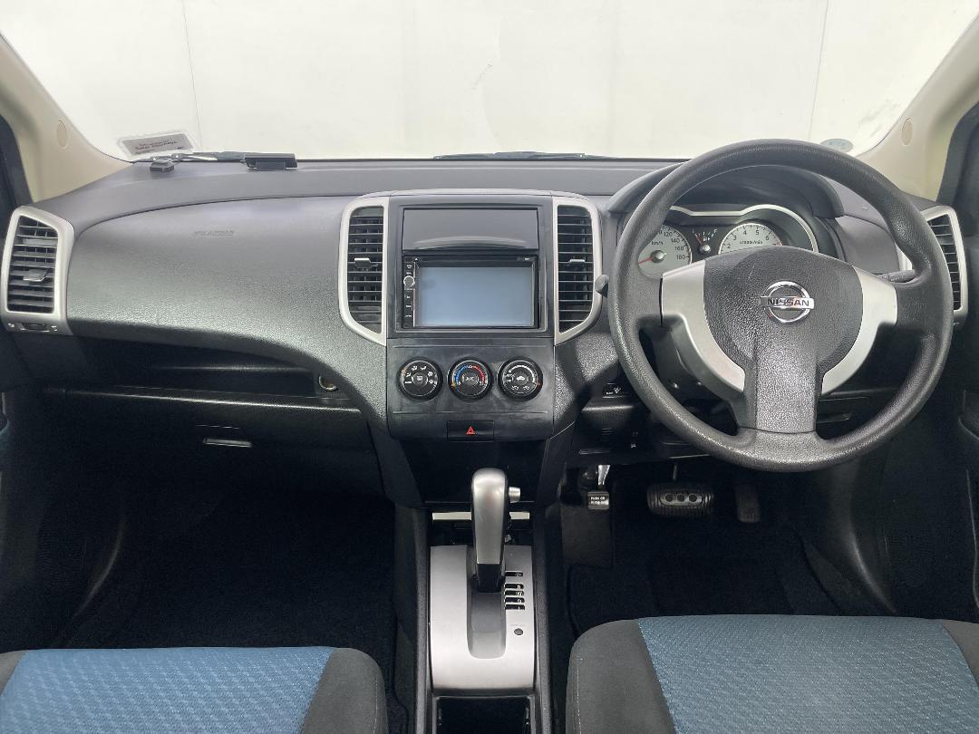 Photo '17' of Nissan Wingroad