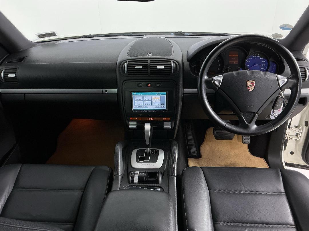 Photo '17' of Porsche Cayenne Photo '17' of Porsche Cayenne