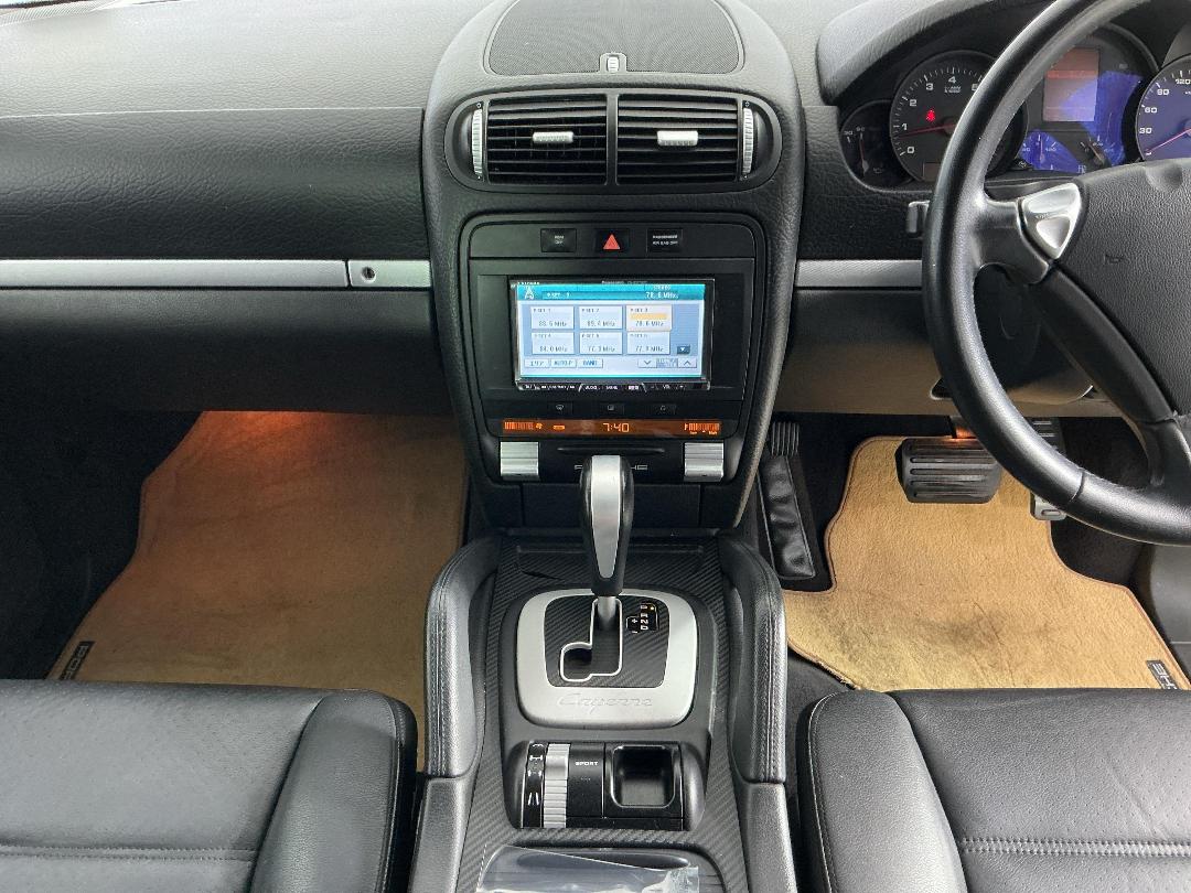 Photo '18' of Porsche Cayenne Photo '18' of Porsche Cayenne