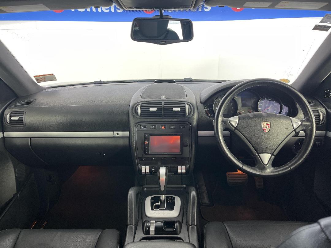 Photo '17' of Porsche Cayenne Photo '17' of Porsche Cayenne