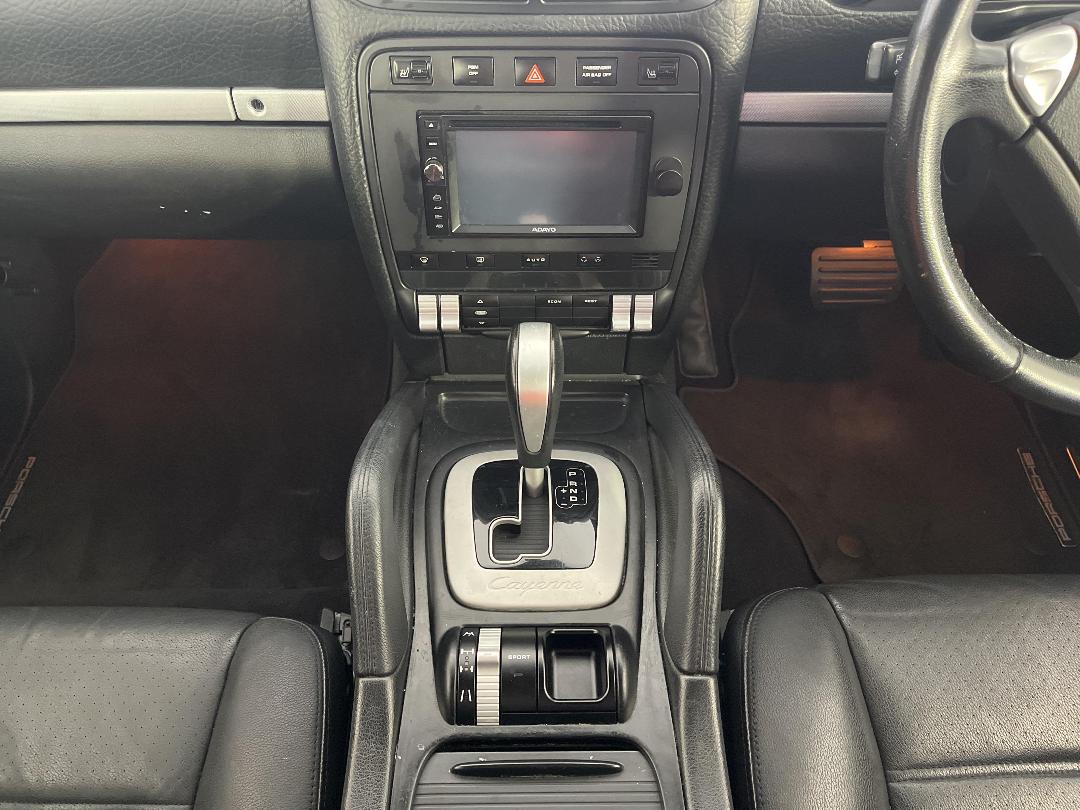 Photo '18' of Porsche Cayenne Photo '18' of Porsche Cayenne