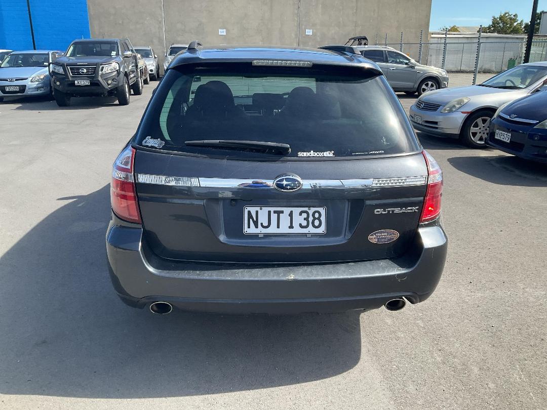 Photo '4' of Subaru Legacy