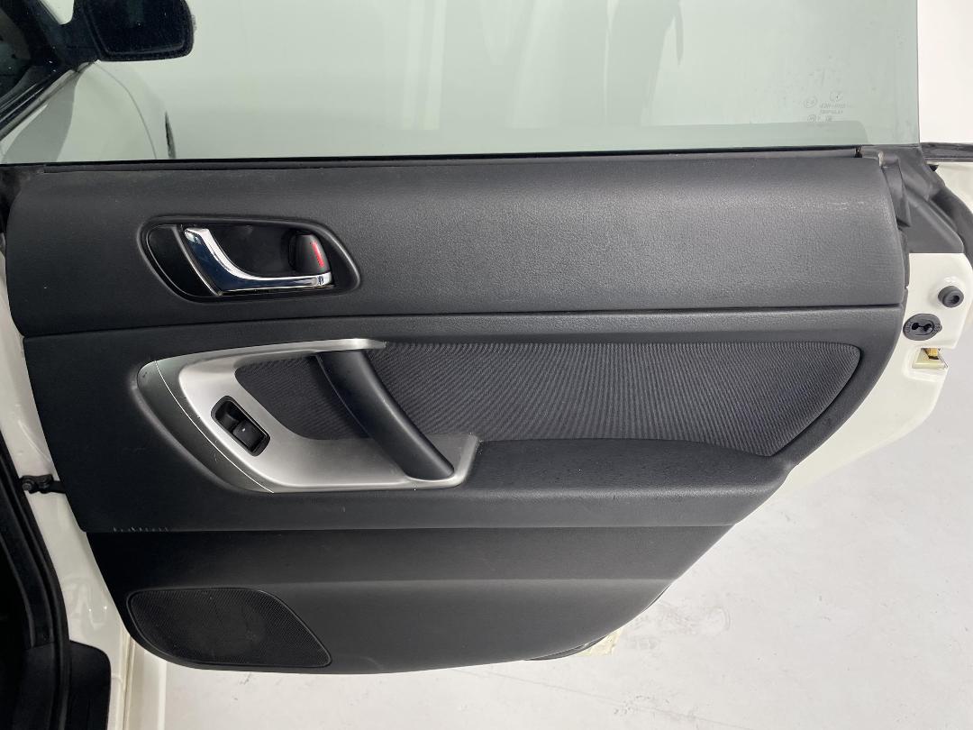 Photo '19' of Subaru Legacy Photo '19' of Subaru Legacy