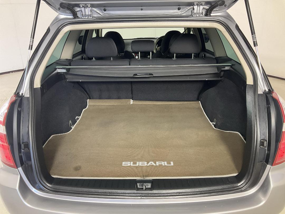 Photo '14' of Subaru Legacy