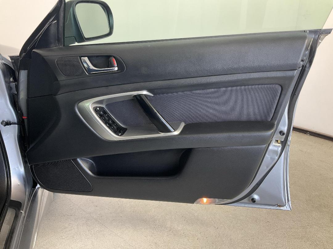 Photo '15' of Subaru Legacy