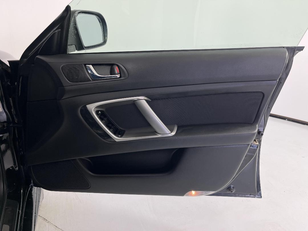 Photo '15' of Subaru Legacy