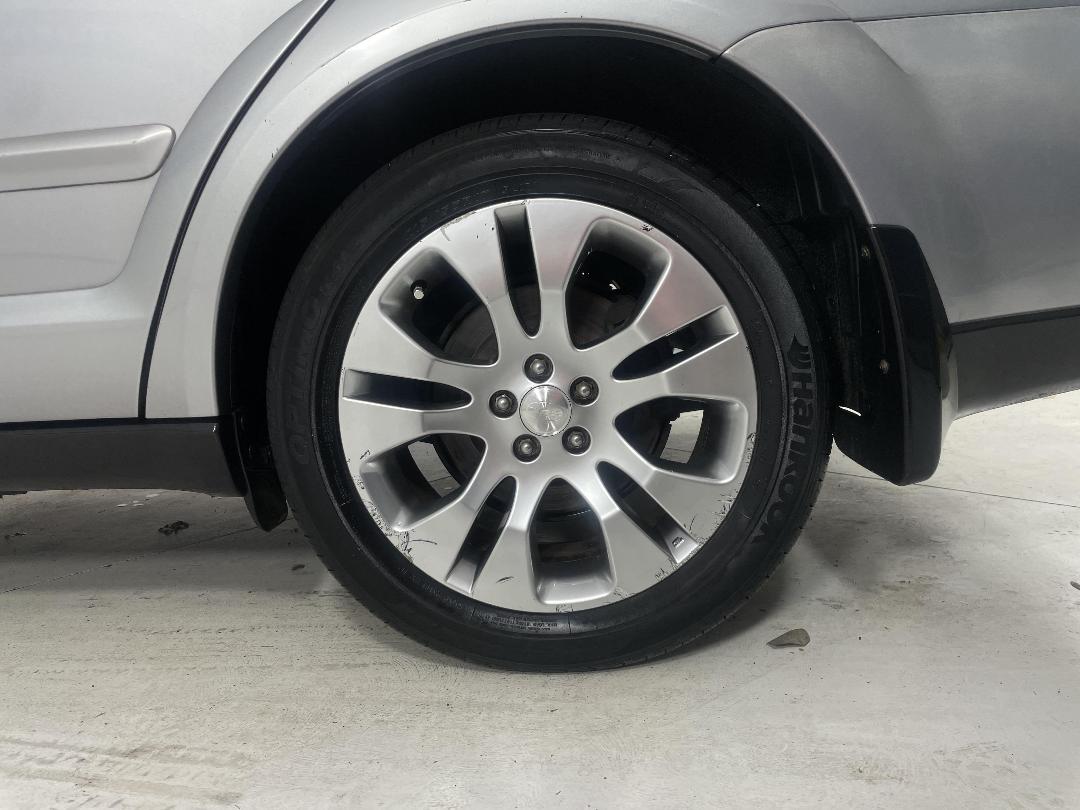 Photo '11' of Subaru Legacy