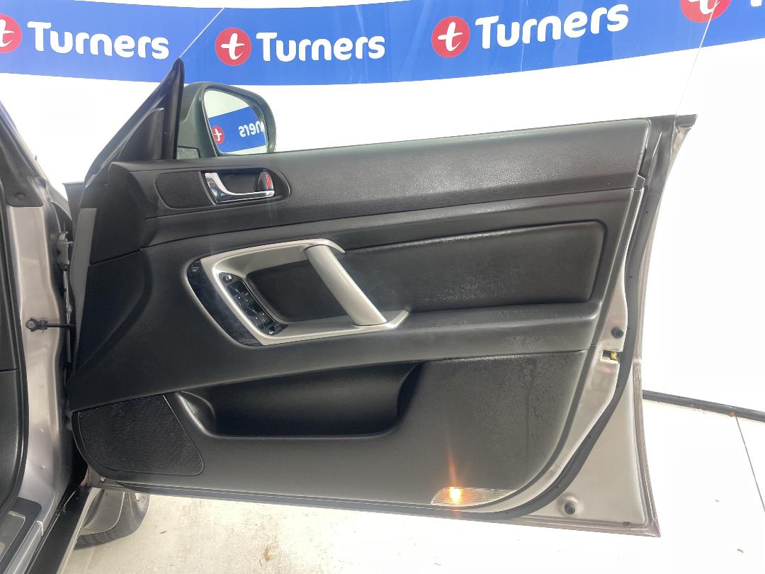 Photo '15' of Subaru Legacy