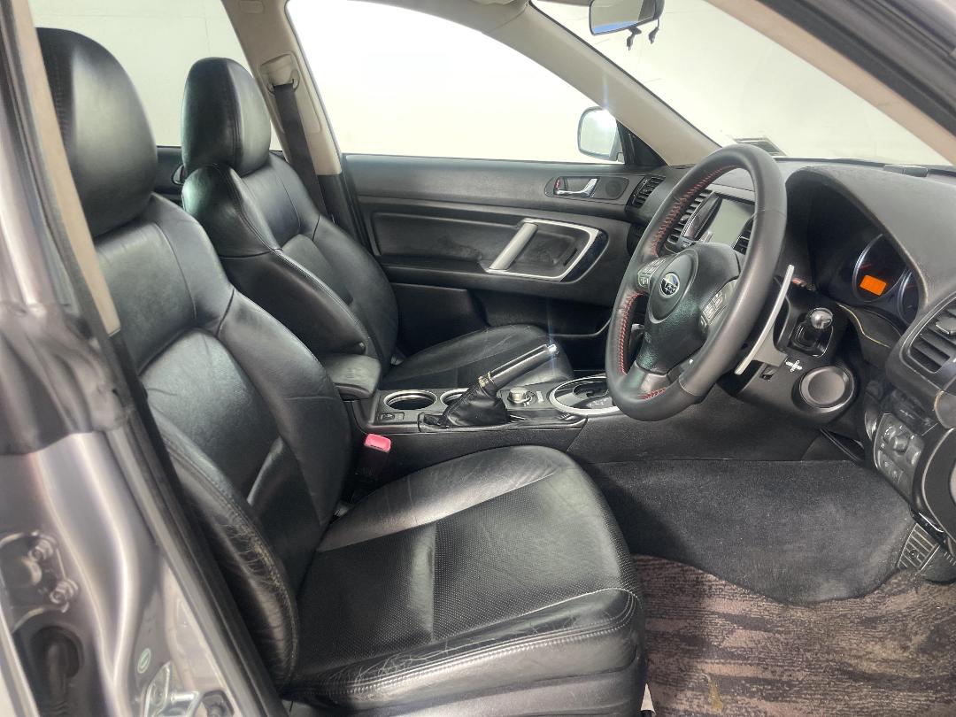 Photo '16' of Subaru Legacy