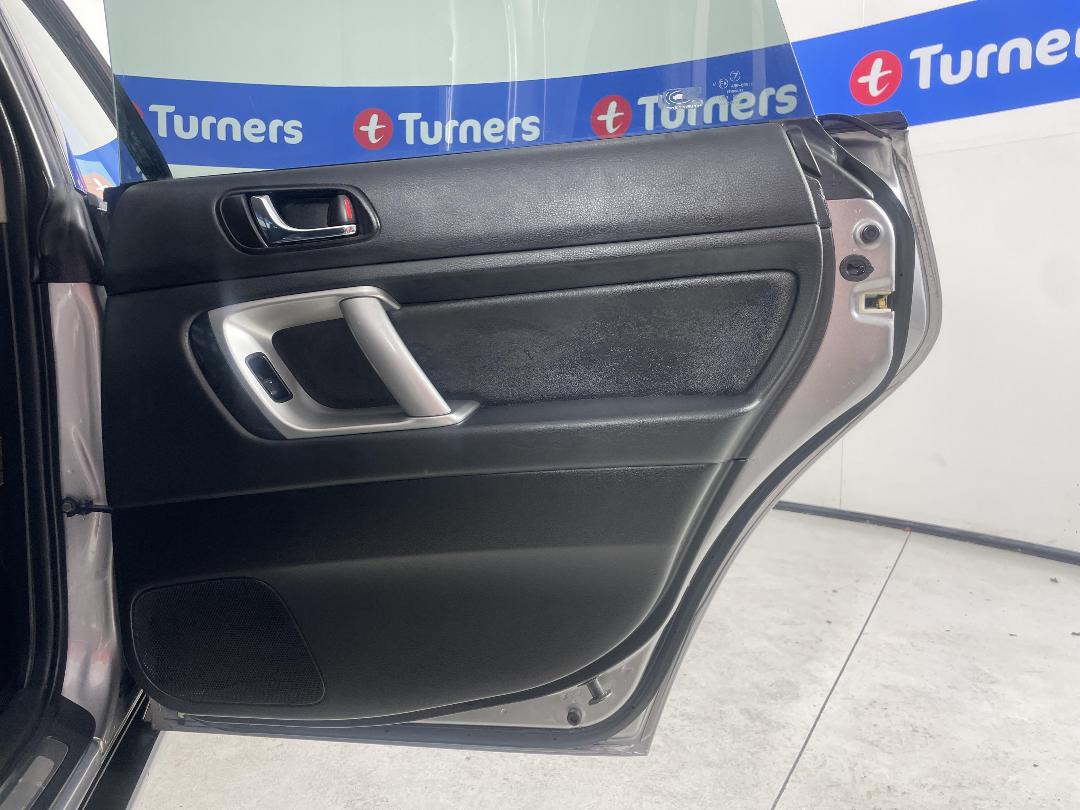 Photo '19' of Subaru Legacy