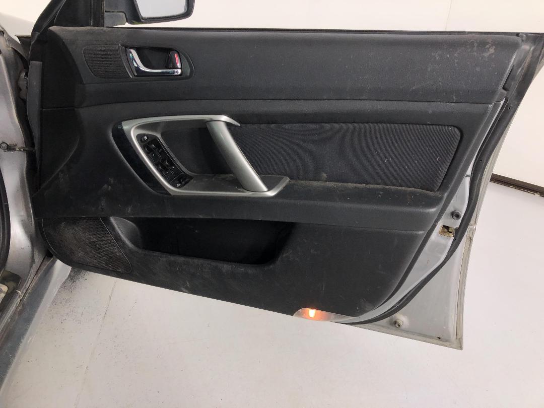 Photo '15' of Subaru Legacy