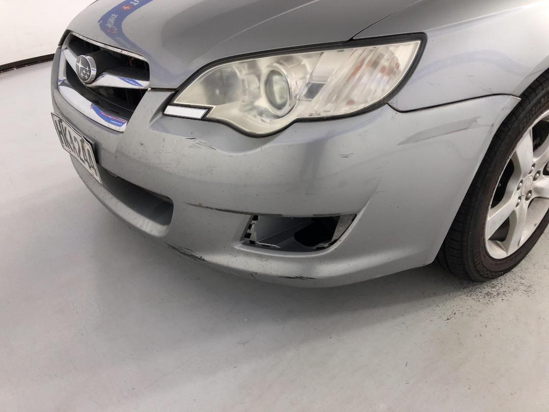 Photo '24' of Subaru Legacy