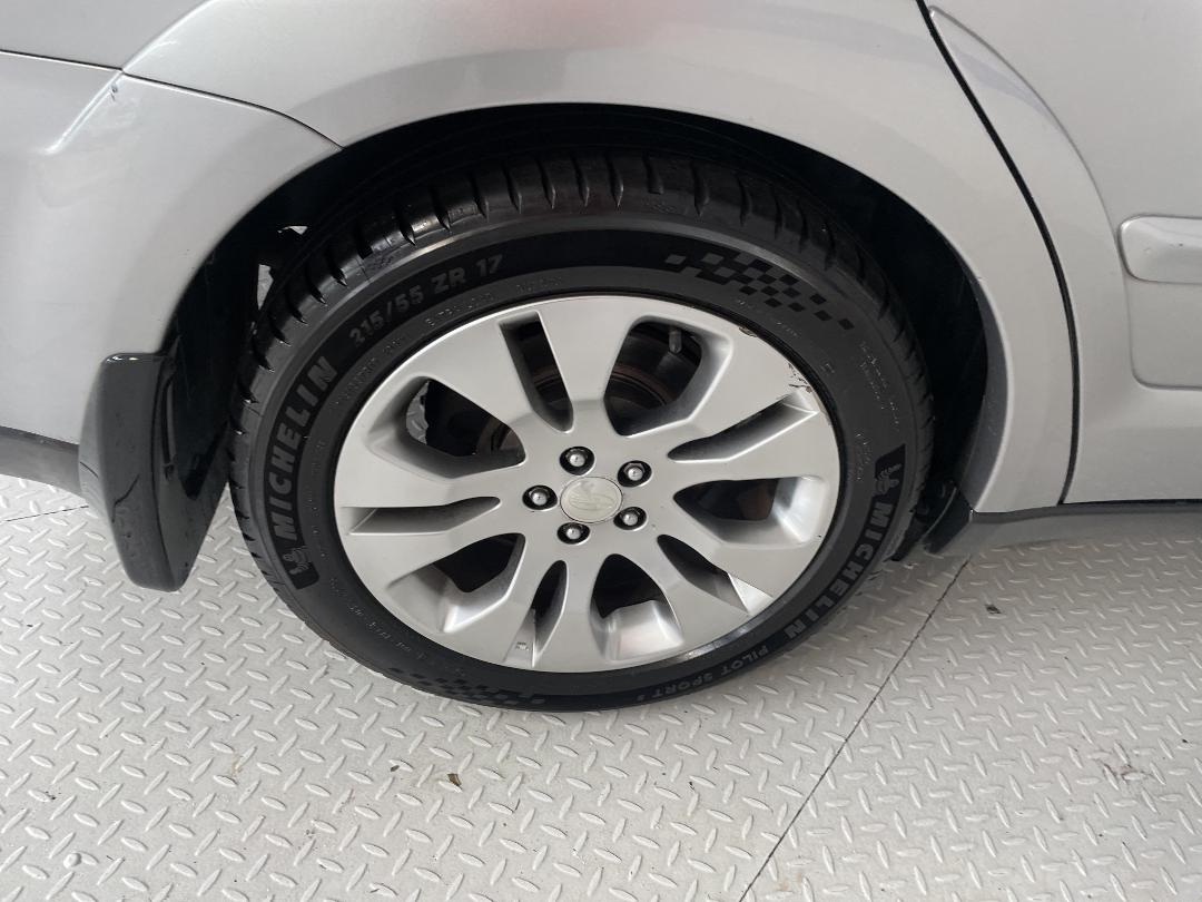 Photo '12' of Subaru Legacy