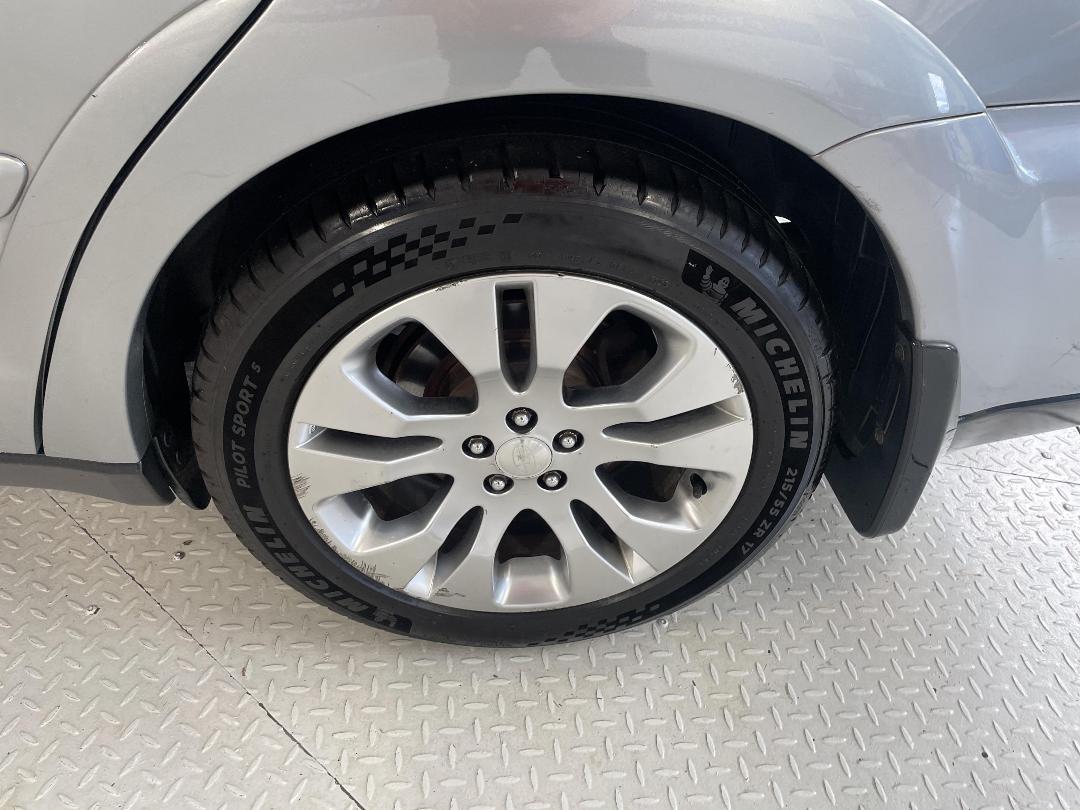 Photo '11' of Subaru Legacy