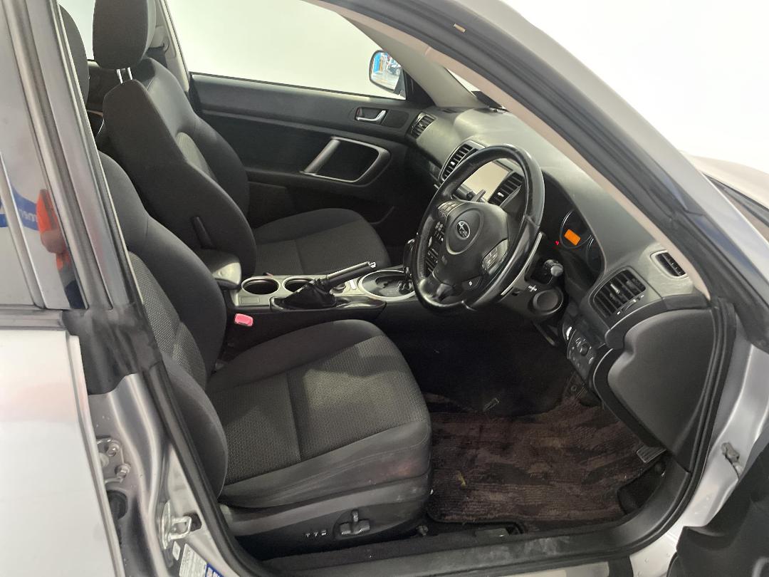 Photo '16' of Subaru Legacy