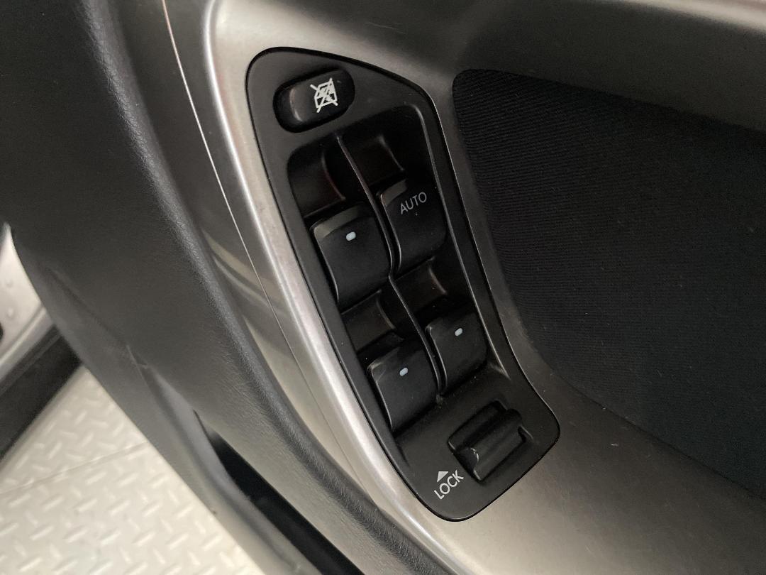 Photo '24' of Subaru Legacy