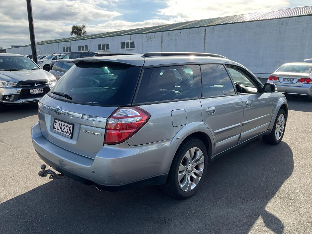 Photo '4' of Subaru Outback LTD R Photo '4' of Subaru Outback LTD R