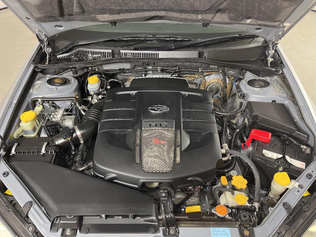 Photo '11' of Subaru Outback LTD R