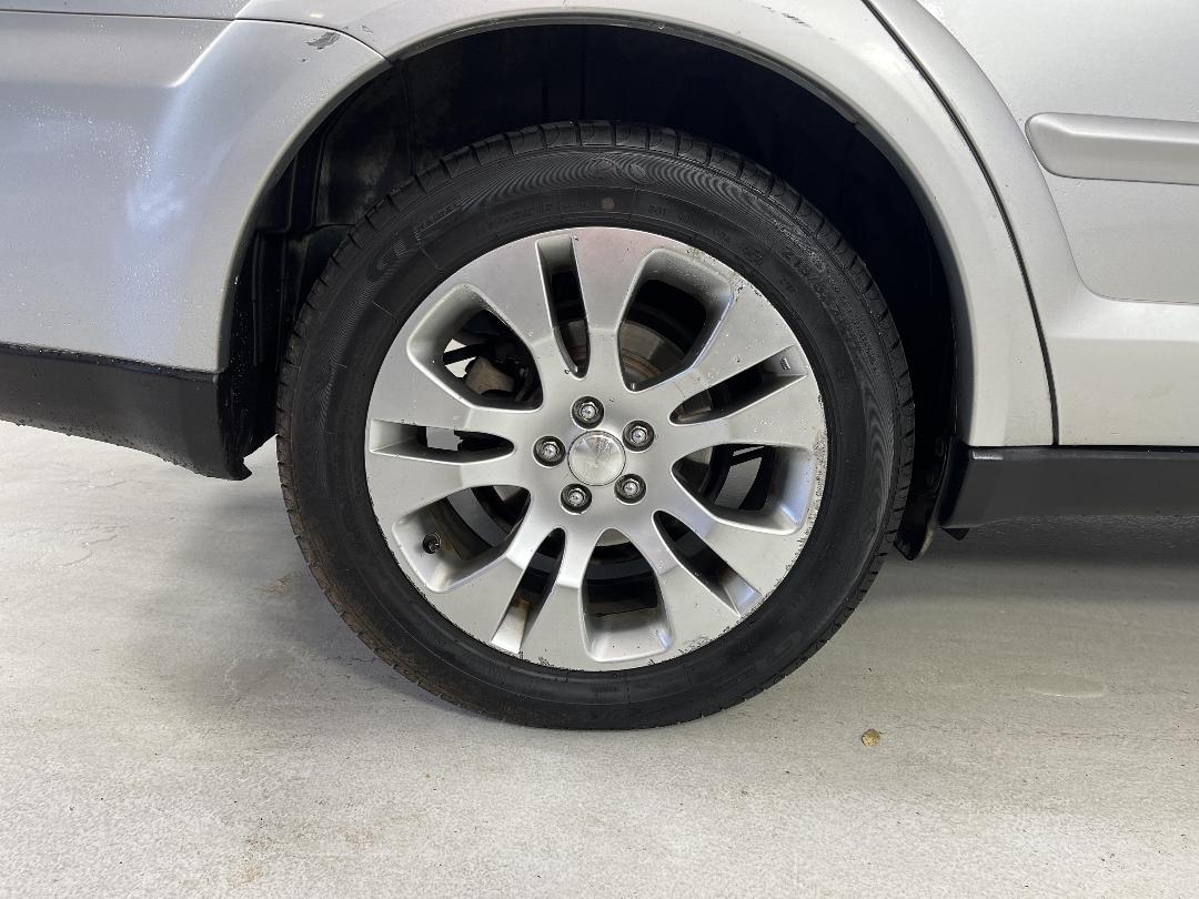 Photo '10' of Subaru Outback LTD R