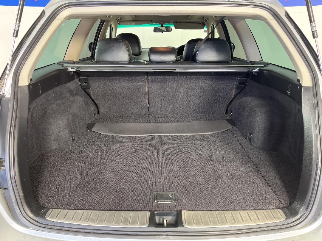 Photo '12' of Subaru Outback LTD R