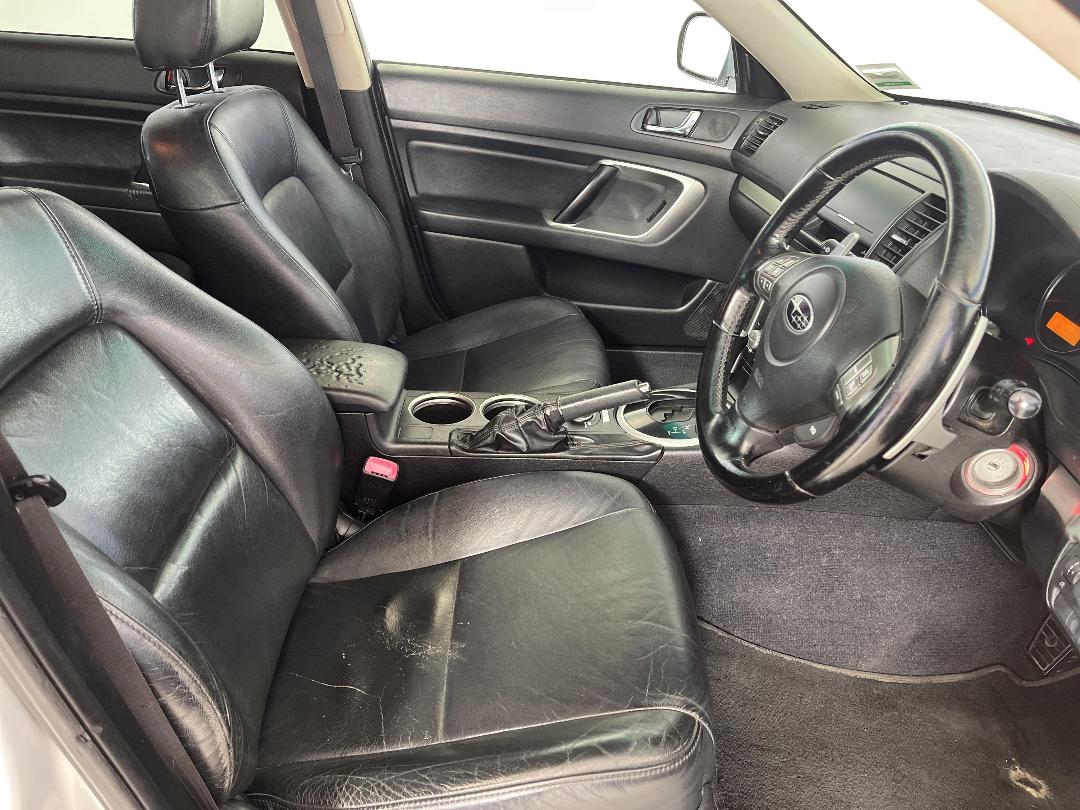 Photo '14' of Subaru Outback LTD R