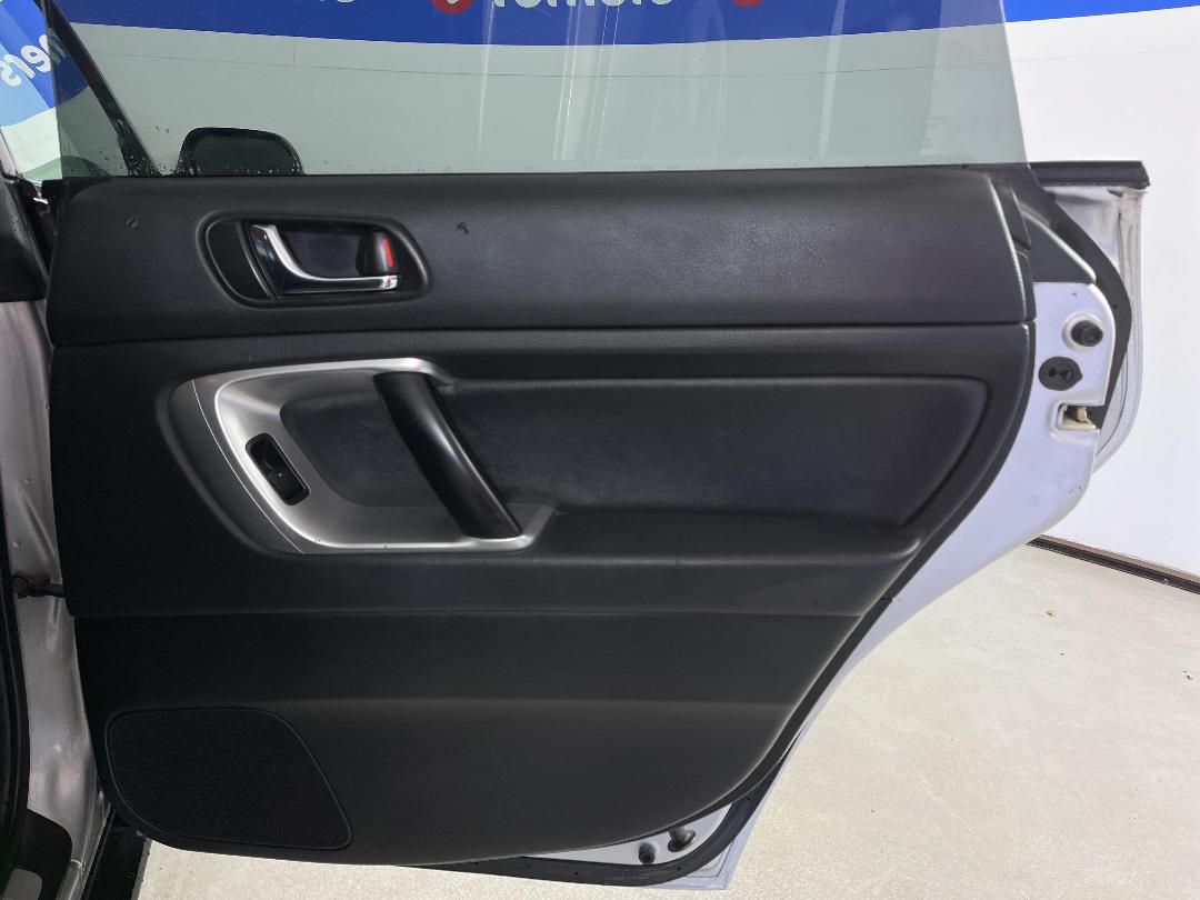 Photo '17' of Subaru Outback LTD R