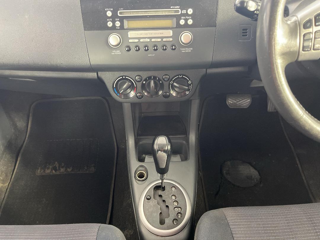 Photo '18' of Suzuki Swift Photo '18' of Suzuki Swift