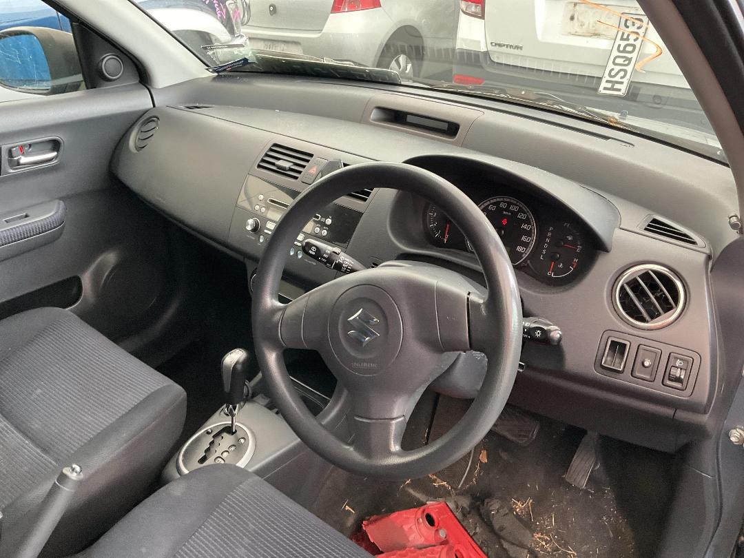 Photo '21' of Suzuki Swift Photo '21' of Suzuki Swift