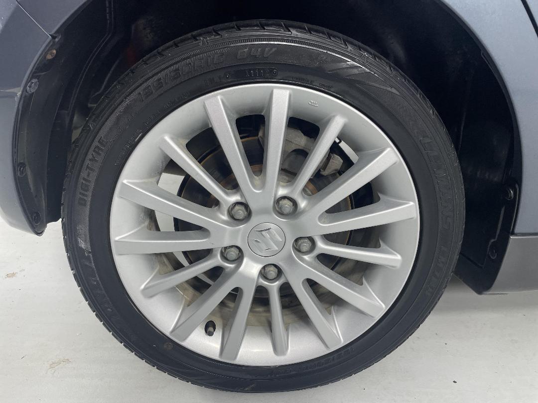 Photo '12' of Suzuki Swift