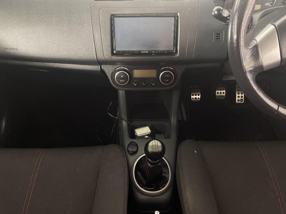 Photo '18' of Suzuki Swift