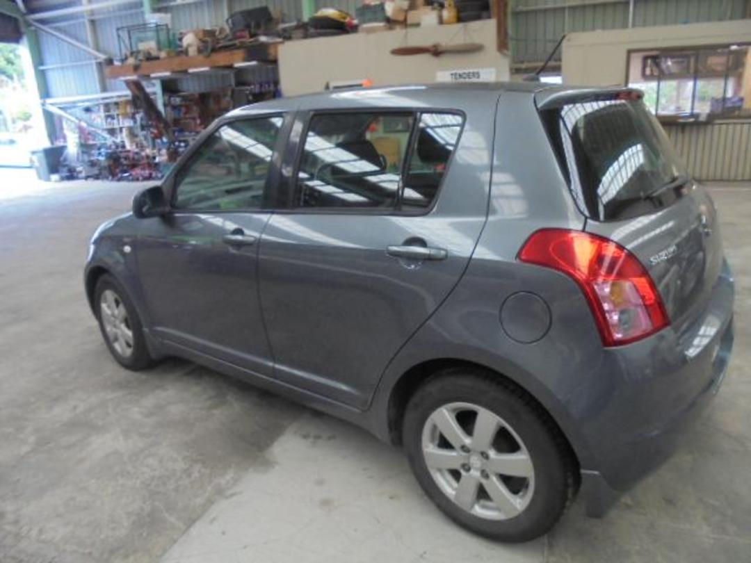 Photo '4' of Suzuki Swift Glxh2 LTD Photo '4' of Suzuki Swift Glxh2 LTD