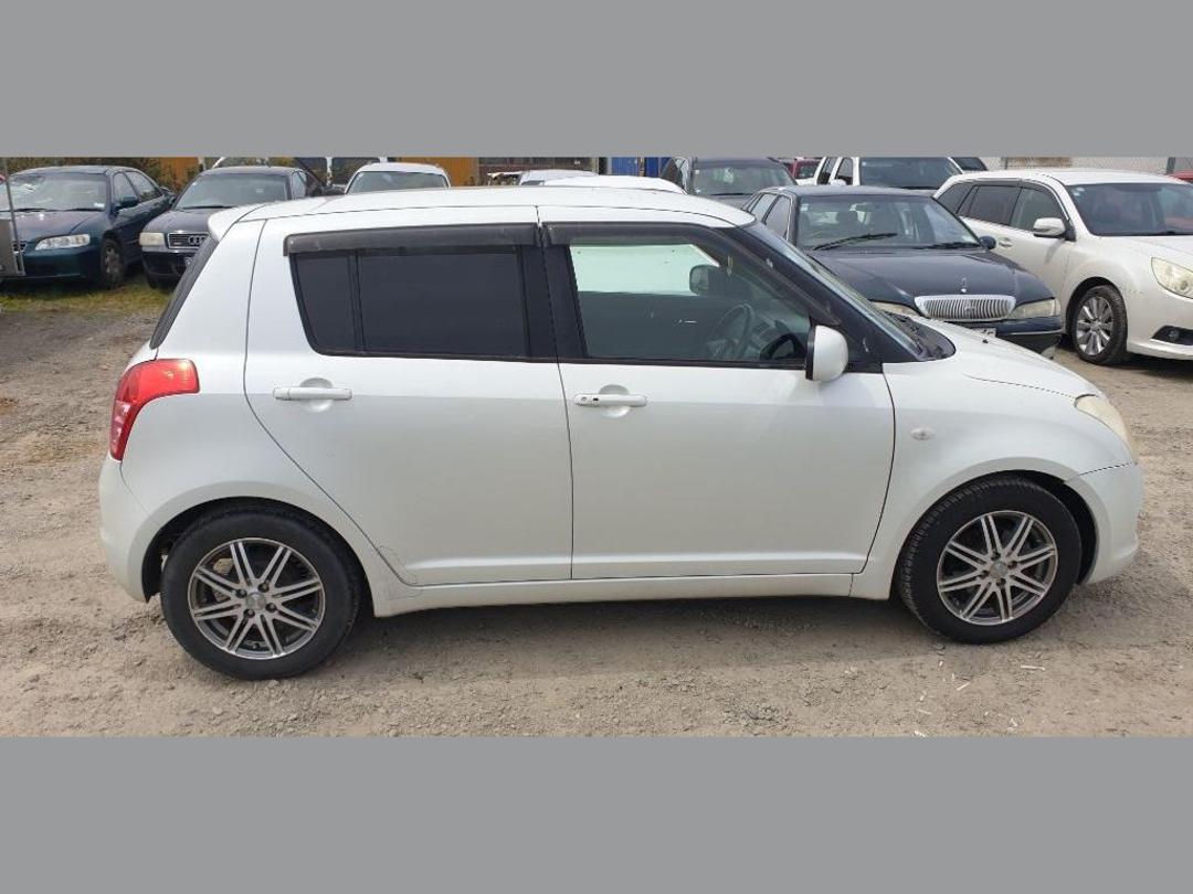 Photo '3' of Suzuki Swift Photo '3' of Suzuki Swift