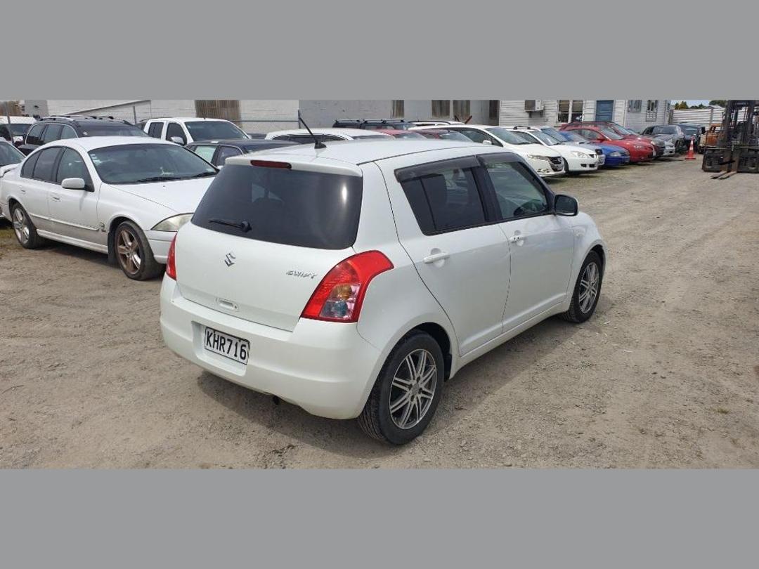 Photo '4' of Suzuki Swift Photo '4' of Suzuki Swift