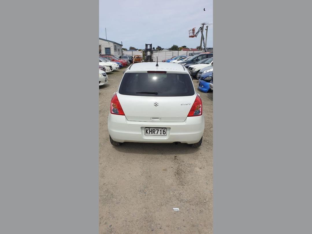 Photo '5' of Suzuki Swift Photo '5' of Suzuki Swift