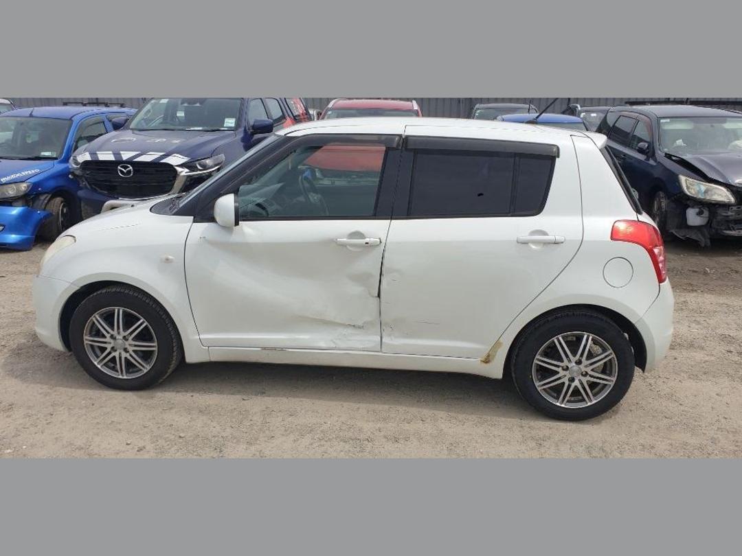 Photo '7' of Suzuki Swift Photo '7' of Suzuki Swift