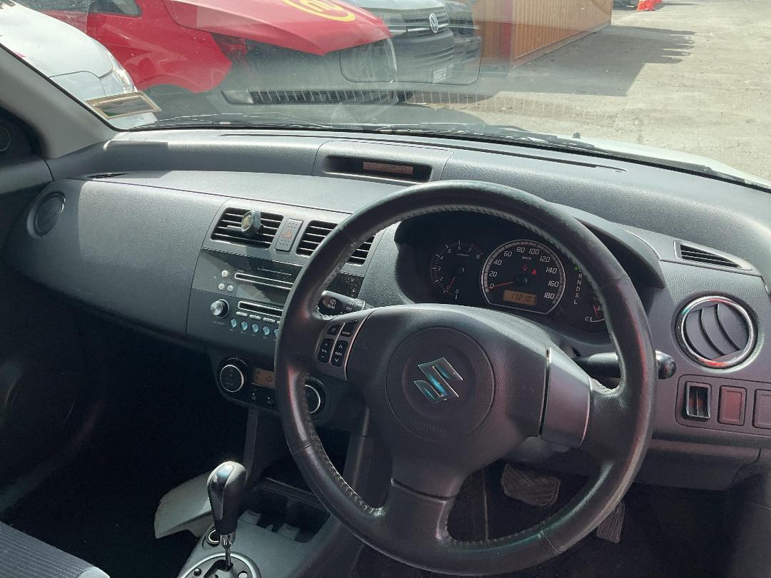 Photo '15' of Suzuki Swift Photo '15' of Suzuki Swift