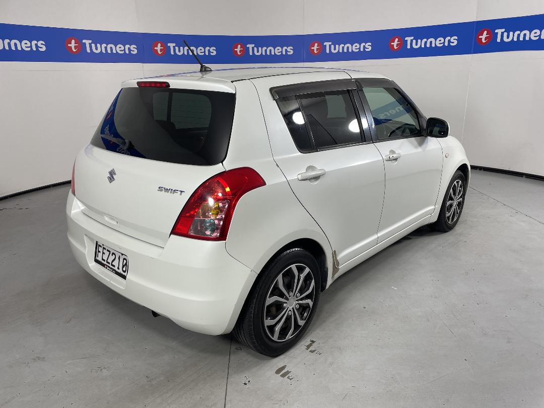 Photo '7' of Suzuki Swift Photo '7' of Suzuki Swift