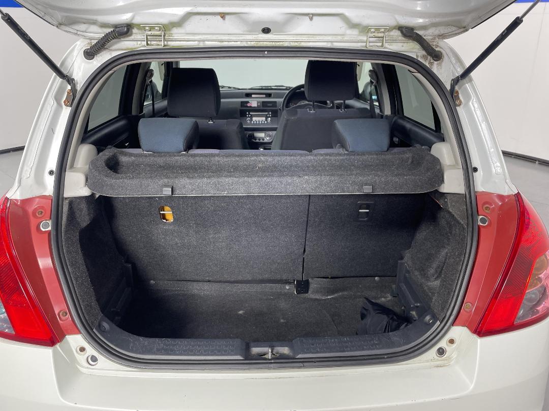 Photo '14' of Suzuki Swift Photo '14' of Suzuki Swift