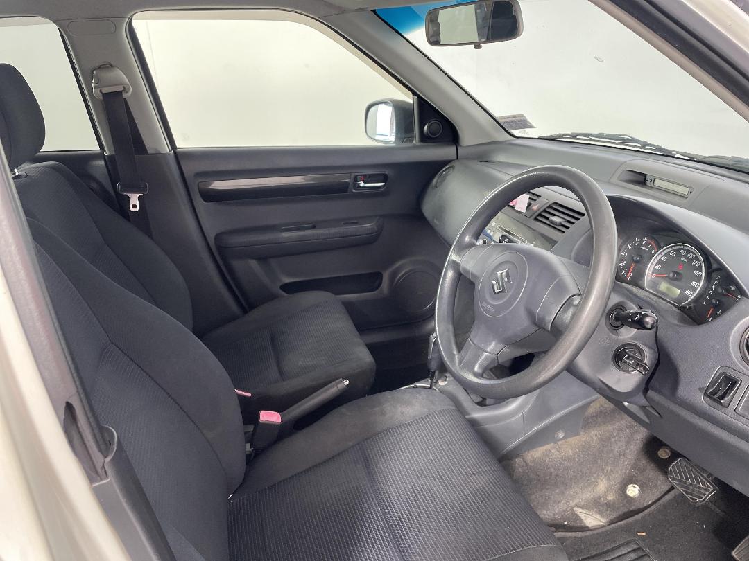 Photo '16' of Suzuki Swift Photo '16' of Suzuki Swift