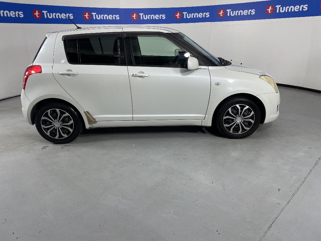 Photo '23' of Suzuki Swift Photo '23' of Suzuki Swift